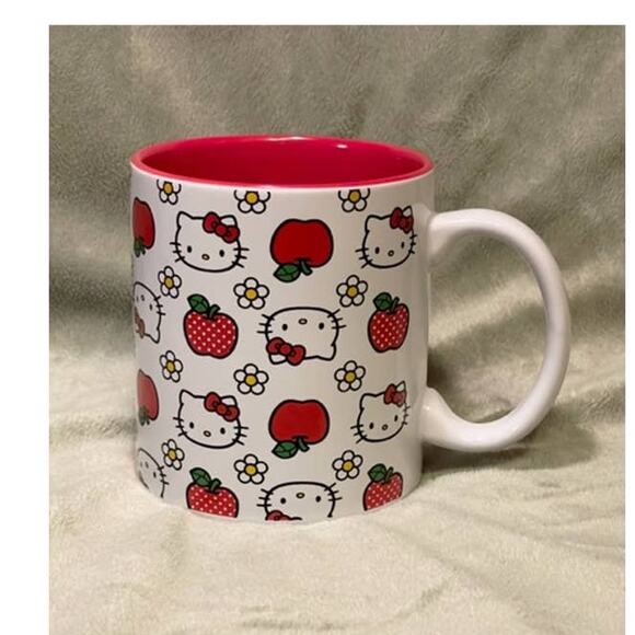 Hello Kitty Apples & Daisies Large 20oz Ceramic Coffee Mug-NEW - Picture 1 of 6